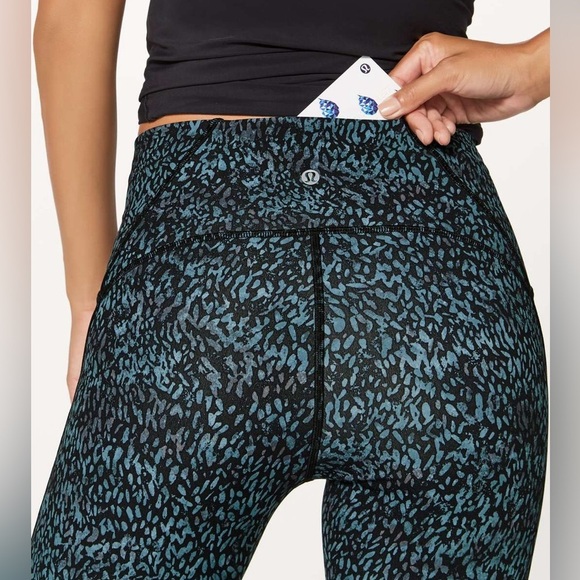 Lululemon Luxtreme 7/8 High Rise Train Times Leggings with mesh details- US 6 - Picture 5 of 10